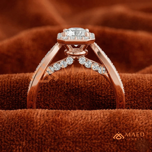 แหวนหมั้นโรแมนติกทองคำ 14K โรสโกลด์ทรงเรเดียนท์คัท ประดับด้วยเพชรแบบฮาโล - เครื่องประดับเจ้าสาวสั่งทำพิเศษ - Product Image 2