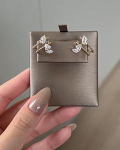 Boucles d'oreilles clous en grappe avec perles de diamant de laboratoire à taille mixte 1,96 ct serties à griffes, élégantes pour le quotidien, bijoux fins minimalistes 10K - Product Image 1