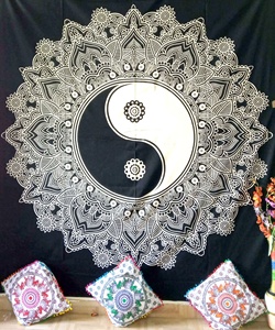Tapices de Algodón con Diseño Yin Yang, Decoración de Pared Hecha a Mano, Sábana Estampada, Tapiz Étnico para Colgar en la Pared, por Indian Consigners - Product Image 4
