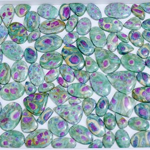 High Quality Grade Natural Quartz Fuchsite Loose Gemstone Cabochon Wholesale Lot Customizable Size for Jewelry Making - Product Image 5