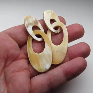 Boucles d'oreilles en corne naturelle, bijoux d'oreille légers faits à la main, accessoires ethniques élégants de style Boho pour dames, Style de luxe - Product Image 1