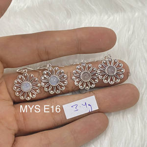 ต่างหูเงินแท้ประดับมูนสโตนธรรมชาติคุณภาพสูง ทรงกลม ขายส่งจำนวนมาก ต่างหูเงินแท้ 925 และเครื่องประดับ - Product Image 1