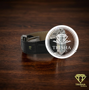 Montre pour homme de luxe à cadran carré avec bracelet en cuir noir, cadran serti de diamants et fabrication haut de gamme - Product Image 3