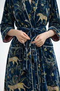 Kimono de terciopelo hecho a mano con estampado botánico de vida silvestre, largo, informal, de verano, estilo bohemio, tipo abrigo. - Product Image 3