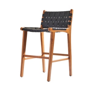 Tabourets de bar en teck massif au design moderne avec sièges en cuir tressé pour une utilisation en intérieur et en extérieur, salon, couleur personnalisée pour les hôtels - Product Image 1