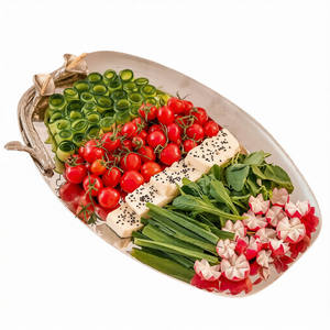 Plateau d'appoint de table en aluminium plaqué or au design irrégulier en forme de feuille, pour cuisine et salle à manger - Product Image 1