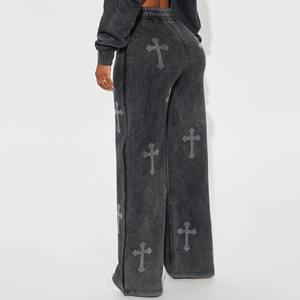 ชุดเซ็ตเสื้อฮู้ดดี้และกางเกงขายาวลายพิมพ์เต็มตัวประดับคริสตัลโลโก้แบบกำหนดเอง ดีไซน์ใหม่ สำหรับผู้หญิง ล้างสีแบบแอซิด คุณภาพสูง - Product Image 2