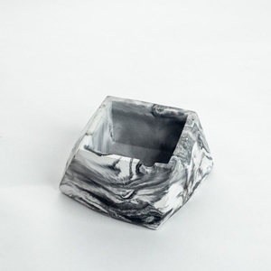 Aluminum Smokeless Square Ashtray Lid Modern Industrial Design Indoor/Outdoor Use Durable Heat Resistant Premium Home Office - Product Image 6