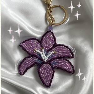 Artisanat de broderie à la main étonnant avec des perles colorées et des motifs floraux élégants pour une mode haut de gamme - Product Image 3