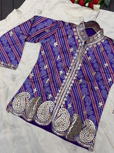 Ensemble Lehenga Kurta Dupatta jaune brodé pour Navratri, avec travail Gota Patti, en tulle souple et longueur ras du sol, style indien - Product Image 2