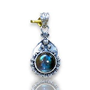 Colgantes de plata de ley 925 con labradorita, corte redondo, engaste en bisel, joyería fina para mujer. - Product Image 1