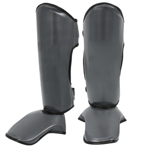 Espinilleras de Cuero PU Negro con Cierre de Velcro para Protección Deportiva en Adultos, Ligeras, para Uso en Todas las Estaciones - Product Image 1