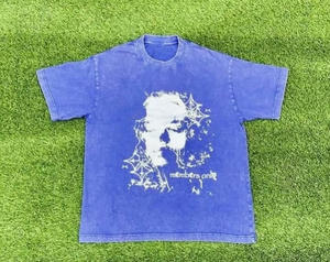 Camiseta de hombre de algodón 100% con estampado serigrafiado, corte cropped, estilo boxy, negra, streetwear, desgastada, oversize, con apliques gráficos y bordados. - Product Image 6