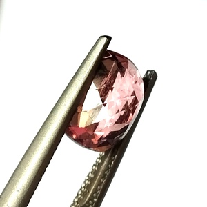 Turmalina Roja Rosada Natural de Zambia, Corte Cojín Suelto, 3.25 Quilates, 7x10x6.2mm, Gema Fina Transparente - Product Image 2