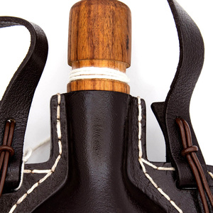 Gourde en cuir historique personnalisée pour la chasse, avec bretelles réglables - Product Image 4