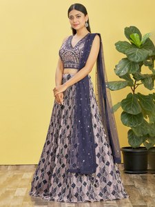 Ensemble jupe et choli Lehenga géométrique violet brodé Zari, taille haute, longueur ras du sol, coupe trapèze, tenue traditionnelle indienne pour femme - Product Image 1