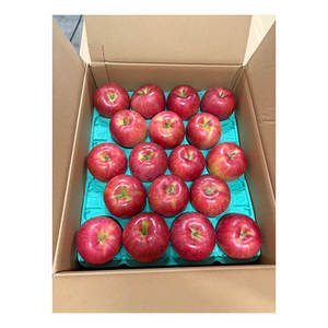 Manzanas de Calidad Excepcional, Textura Crujiente, Color Amarillo, Rojo y Verde, Aroma Único, Pulpa Densa, Fruta Japonesa - Product Image 1