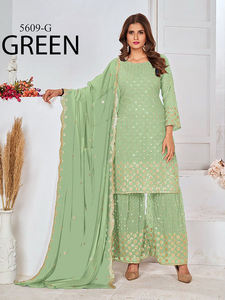 Dernière collection de vêtements ethniques indiens pour l'hiver, hauts, sharara et dupatta personnalisables pour les fêtes, en georgette avec broderie réversible. - Product Image 4