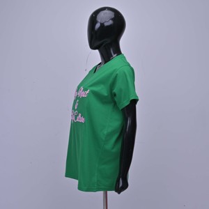 เสื้อยืดคอวีสีเขียวสำหรับผู้หญิง พร้อมโลโก้ปักสีชมพูด้านหน้า เสื้อยืดลำลองแขนสั้นผ้าฝ้ายเจอร์ซีย์คุณภาพสูง - Product Image 3