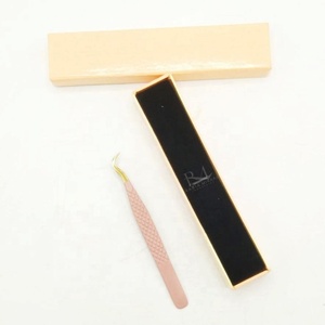 Pince à épiler pour cils en acier inoxydable avec pointe en plasma doré / couleur rose clair, finition poudrée / Pince à épiler individuelle, emballage en boîte cartonnée nude - Product Image 5