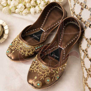 Venta en Línea: Khussas Resistentes para Mujer, a la Moda, Antideslizantes, con Estampado Personalizable, Suela de Cuero, Suministro Directo de Fábrica, Precio Bajo - Product Image 4