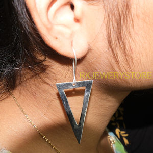 Pendientes Colgantes Geométricos Triangulares de Moda, Minimalistas y Huecos, para Mujer, Joyería Ligera y Moderna, Regalo Ideal - Product Image 6