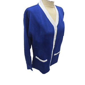 Cardigan en polaire bleu et blanc Zeta pour femmes, universités et collèges, sororités et fraternités. - Product Image 2