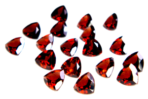 Garnet 100% naturel, qualité 3A, 8 mm, 18 pièces, 36 carats, taille triligne, pierres précieuses semi-précieuses facettées, pierres de naissance en vrac, GEMFORTE INC - Product Image 4