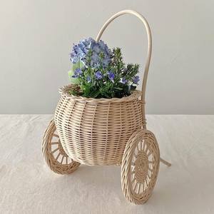 Petit chariot en rotin pour enfants, panier de rangement écologique tressé, chariot à pousser pour tout-petits, paniers à jouets - Product Image 1