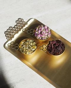 Dernier modèle de plateau de service de luxe en métal avec ensemble de trois mini bols pour dattes, noix, fruits, plateau de service. - Product Image 1