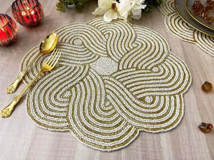 Set de table floral perlé fait main, style bohème géométrique, or et blanc, décoration intérieure, taille personnalisable - Product Image 6
