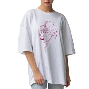 Camiseta única con estampado de mariposas, elegante y cómoda para mujer, fabricante personalizado de camisetas para mujer, camiseta moderna de algodón de manga corta - Product Image 2