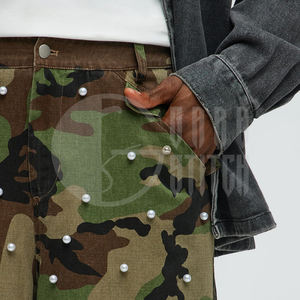 Ensemble camouflage perlé personnalisé pour homme : T-shirt vintage graphique oversize et pantalon cargo camouflage woodland clouté – Ensemble 2 pièces - Product Image 4