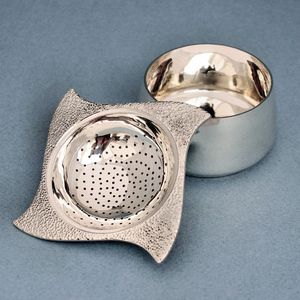 Wholesale Price Brass Ball Tea Infuser Metal Loose Leaf Strainer Reusable Minimalist Design for Tea Brewing FOR SALE - Product Image 6