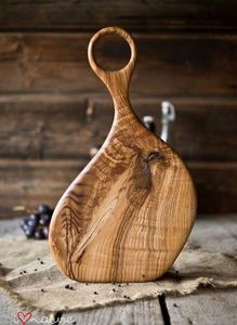 Tabla de cortar artesanal con asa en forma de lazo - Product Image 3