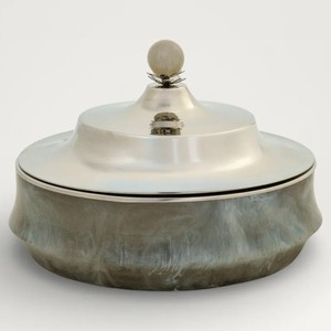 Elegante olla térmica de resina y acero inoxidable con tapa plateada satinada - Product Image 1