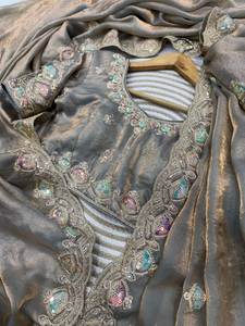 Sari largo drapeado de un minuto de largo, inspirado en celebridades, con hermoso trabajo de lentejuelas de doble color y bordado dori, con blusa. - Product Image 5