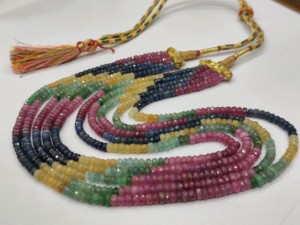 Collar de 5 Capas con Cuentas Facetadas de 4mm de Zafiro, Rubí y Esmeralda Naturales de Alta Calidad de Eminent Jewel - Product Image 5