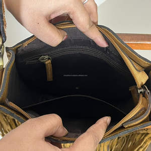 Sac à bandoulière en cuir de vachette travaillé à la main tendance 2025 avec pierre turquoise Prix bas Designer Sac à bandoulière à franges pour femmes - Product Image 6