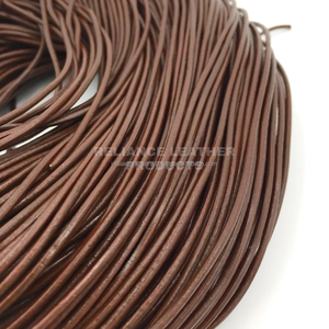 Cordón de Cuero Marrón Oscuro de 2 mm de Reliance Leather (con Detalles de Perlas en Forma de Corazón) en Tamaños Surtidos, Cadena para Hacer Pulseras con Cierre - Product Image 1