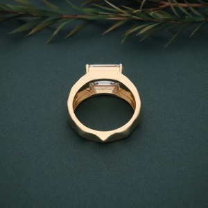 Anillo de Compromiso con Diamante Corte Esmeralda, Oro Sólido de 14K, Clásico para Mujer, Diamante Cultivado en Laboratorio con Certificación IGI - Product Image 3