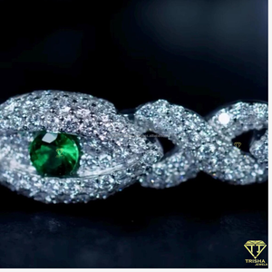 Elaborada con acabado en oro blanco de primera calidad y piedras engastadas a mano con detalles, esta pulsera ofrece una brillantez excepcional. - Product Image 6