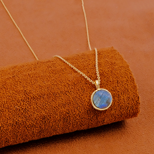 Collier pendentif superposé délicat en labradorite chatoyante, plaqué or 18 carats, style bohème minimaliste, bijoux artisanaux faits à la main R - Product Image 1