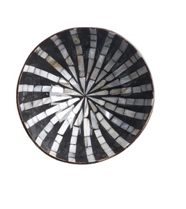 ชามมะพร้าวแบบยั่งยืน ผลิตด้วยมือจากเวียดนาม ภาชนะใส่อาหารสำหรับผลไม้ สลัด ข้าว ของตกแต่งโต๊ะอาหาร - Product Image 1