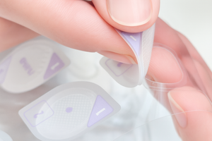 Parche Coreano Disolvente de Micropuntos para Manchas Oscuras con Aplicación sin Contacto, Parche de Microneedles para el Cuidado de la Piel de Marca Privada - Product Image 1