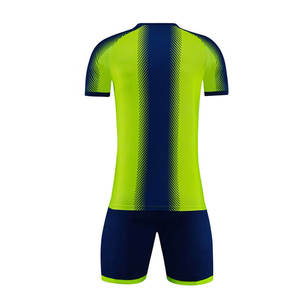Service OEM en gros, conception personnalisée, créez votre propre tenue de football pour jeunes, ensemble d'uniformes de football rayés en mesh pour l'entraînement - Product Image 2