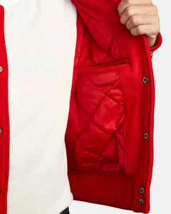 แจ็คเก็ตเบสบอลดีไซน์ Letterman สำหรับผู้ชายแบบใหม่เอี่ยม กันลม ตัวเสื้อทำจากผ้าขนสัตว์ ปักโลโก้ตามสั่ง ตกแต่งด้วยแพทช์ปัก โพลีเอสเตอร์ และหนัง - Product Image 3