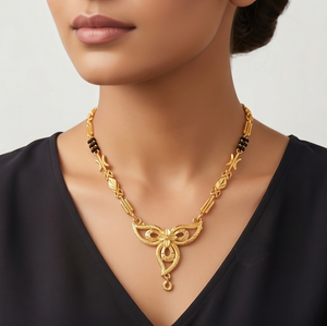 Collar con Colgante Mangalsutra Clásico de Aleación de Cobre Chapado en Oro Tradicional DIVYORO para Mujer - Product Image 3