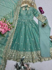 Ensemble Anarkali en soie verte avec dupatta, tenue traditionnelle indienne et pakistanaise pour femme, longueur ras du sol, pour mariage, extensible et coupe ample - Product Image 4