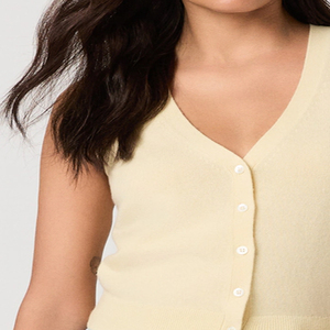 Vêtements décontractés pour l'extérieur avec col en V et design sans manches pour les acheteurs en gros, avec fermeture à boutons, design élégant, t-shirt pour femmes - Product Image 3